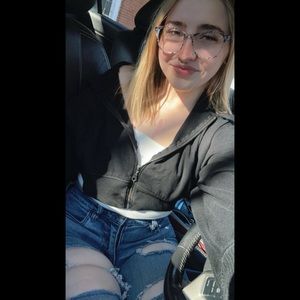 Meet your Posher, Ari